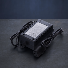 Зарядное устройство для аккумуляторных опрыскивателей 12V 1.2A, импульсное с индикатором заряда