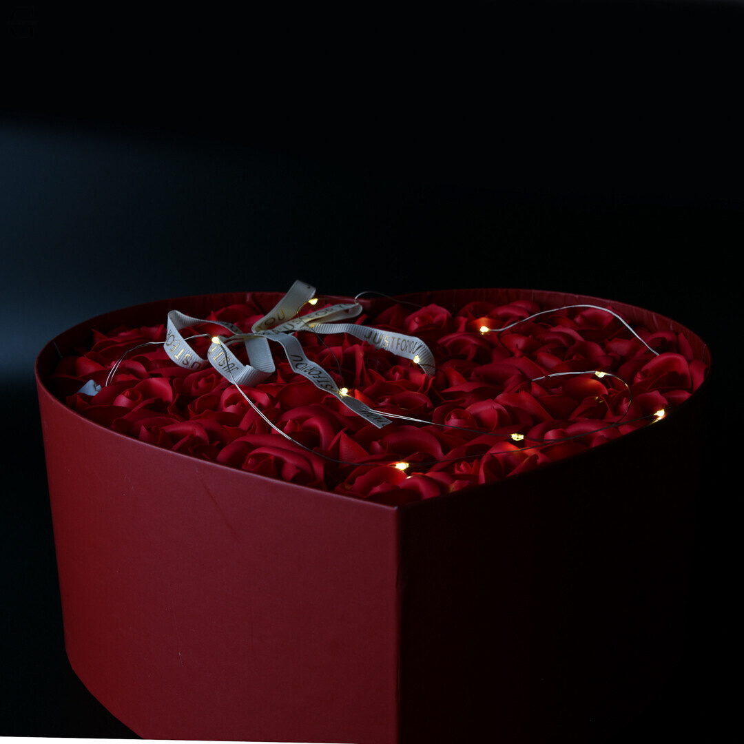 Подарунковий набір роз з мила та LED підсвічуванням 