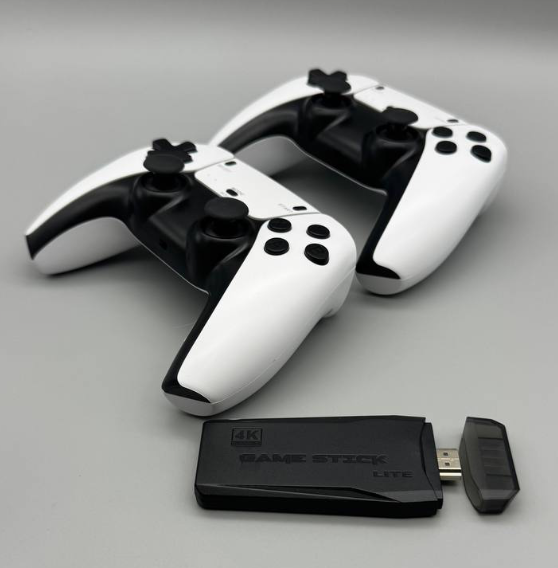 Беспроводная игровая консоль GAME STICK 4K Ultra HD M8 PRO + 2 геймпада (до 2000 игр)