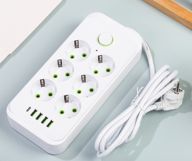 Удлинитель сетевой Тк-7 5 м (6×220В+4×USB+1×Type-C), F06u, 2500Вт, белый, с защитой и креплением