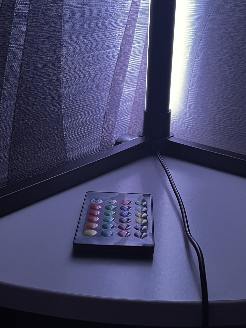 Напольная угловая лампа торшер RGB с пультом управления цельный 120 см