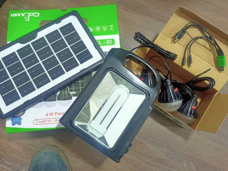 Кемпинговый фонарь на солнечной батарее CCLAMP CL-02 с Power Bank и 3 лампочками.