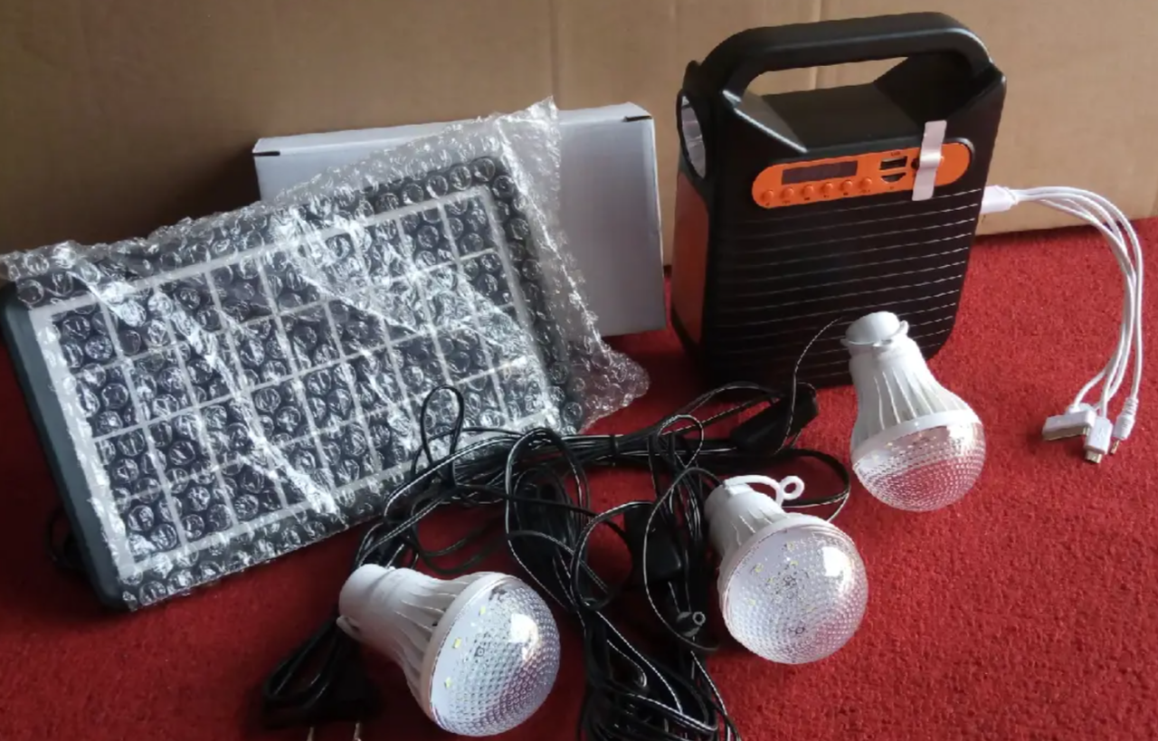 Портативний кемпінговий ліхтар EASY POWER EP-391BT на сонячній батареї з Bluetooth, FM-радіо, USB та 3 лампами