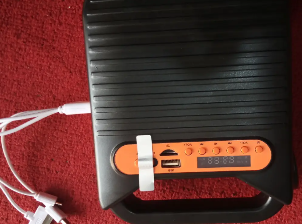 Портативний кемпінговий ліхтар EASY POWER EP-391BT на сонячній батареї з Bluetooth, FM-радіо, USB та 3 лампами